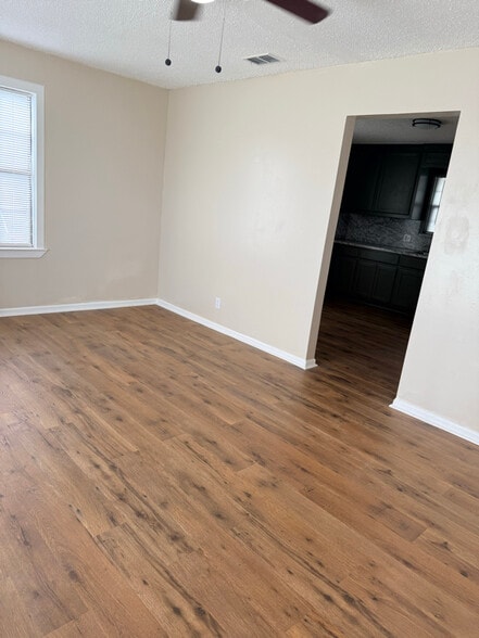 Building Photo - 414 W Ball St