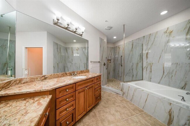 Building Photo - 1030 Bellasol Way