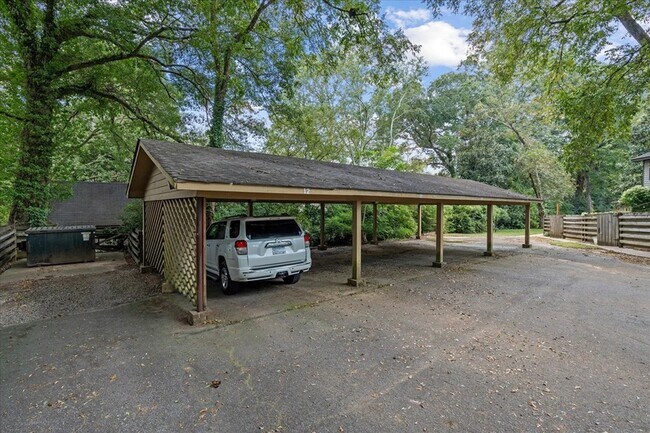 Building Photo - 541 N White St