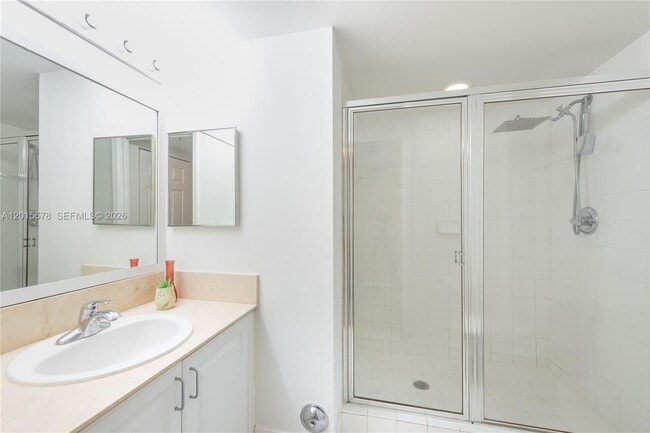 Building Photo - 1155 Brickell Bay Dr