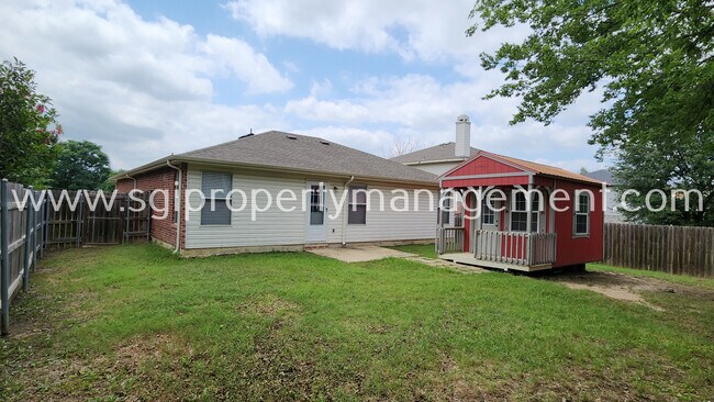 Building Photo - 8005 Mosstree Dr