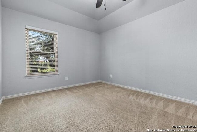 Building Photo - Move In Ready - Stunning 4 bd/2.5 Located ...