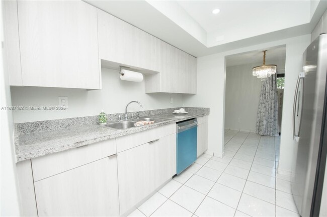 Building Photo - 10945 SW 113th Pl