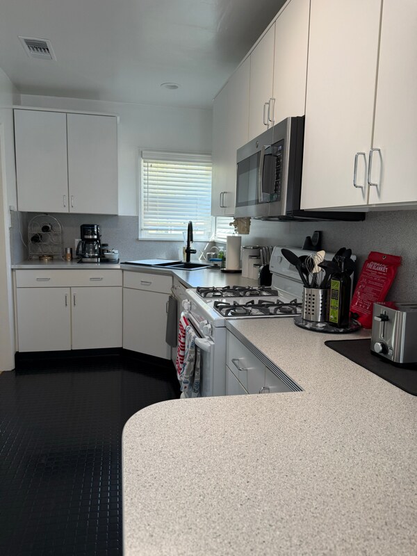 Building Photo - 1127 N California St