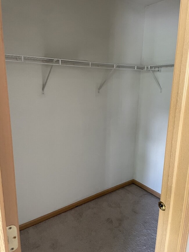 Building Photo - 160 Concord Dr S