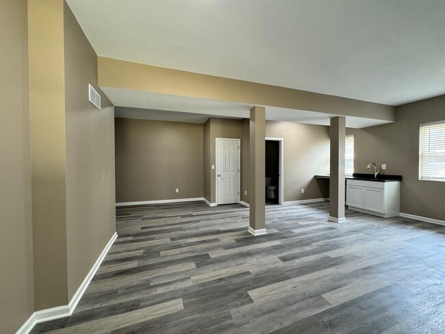 Building Photo - 222 Beechwood Dr