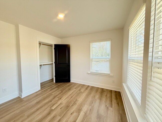 Building Photo - 2805 Fordwood Dr