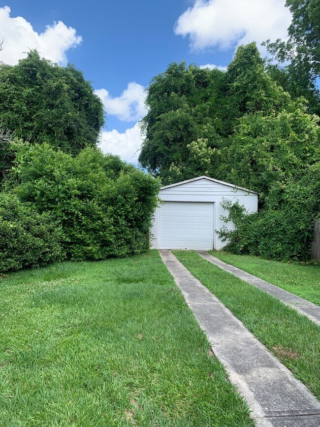 Building Photo - Beautiful Historic 3 Bedroom 2 Bath House on Colonial Drive