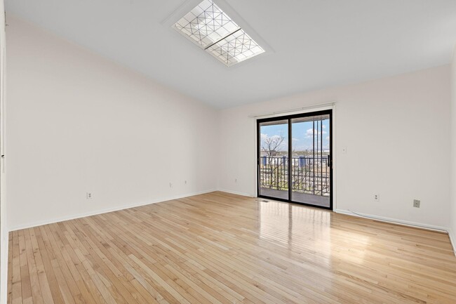 Building Photo - 6415 Liberty Ave