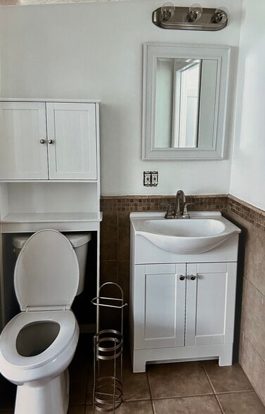 Bathroom - 4539 W 167th St