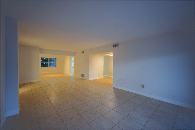 Building Photo - 1075 92nd St