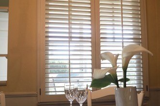 Dining area w/garden views - 817 6th St