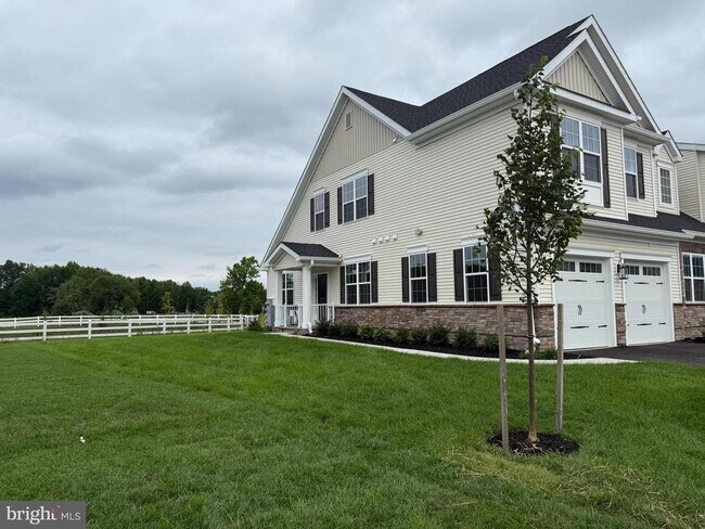 Building Photo - 1404 Justin Dr