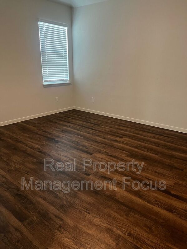 Building Photo - 837 Clark Dr