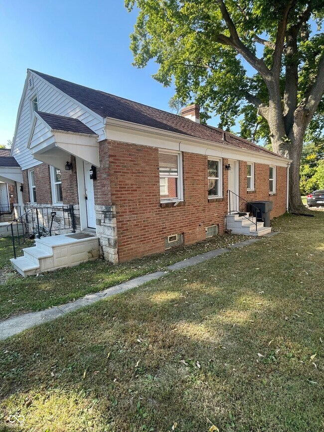 Building Photo - 615 N Tibbs Ave