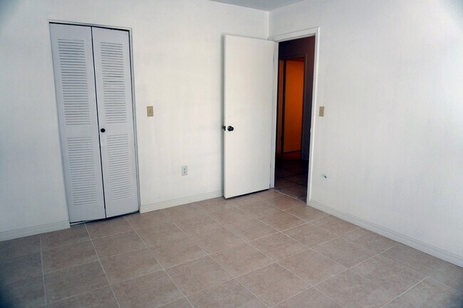 Building Photo - 3640 Meriden Ave