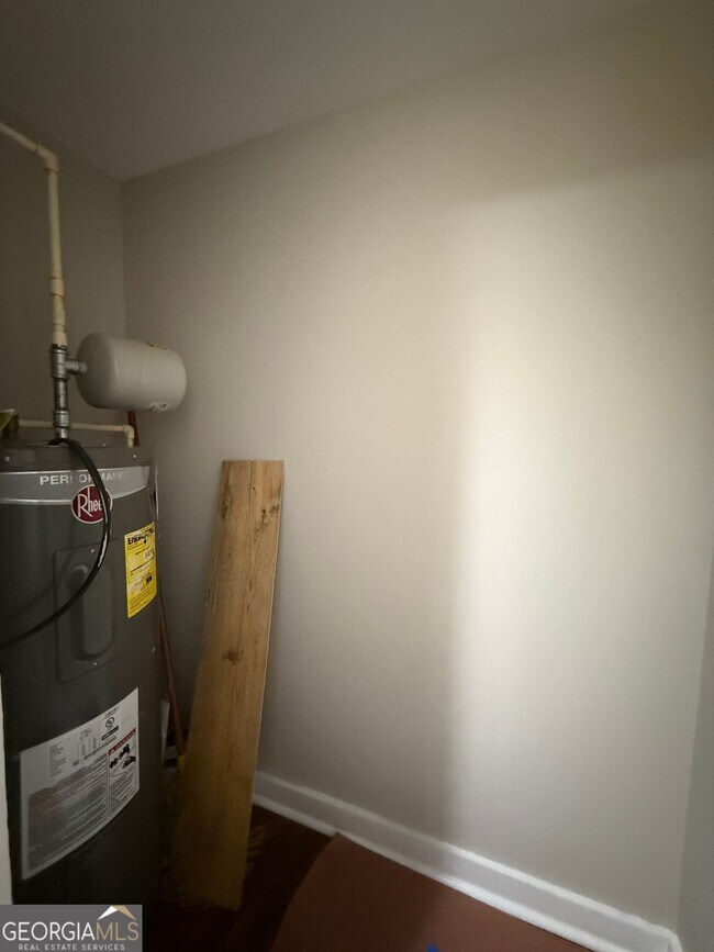 Building Photo - 221 Sheppard Pl