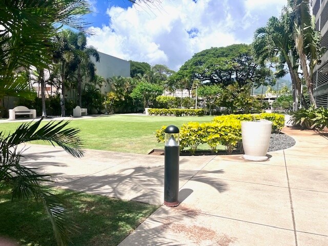 Building Photo - 1009 Kapiolani Blvd