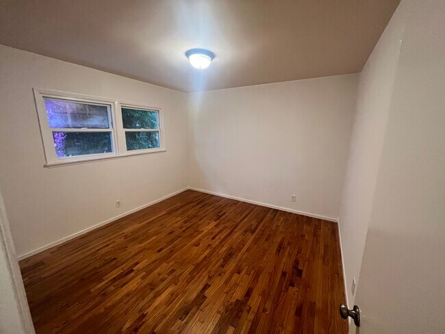 Building Photo - 647 Santa Clara Ave