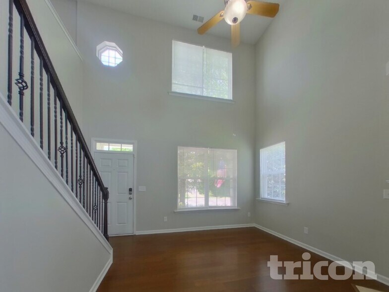 Building Photo - 4715 Abercromby St