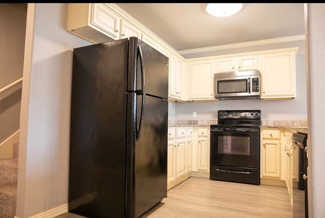 Building Photo - FREE 55" TV or 28" BLACKSTONE WITH SIGNED LEASE!! 4B/4.5B Only $2400
