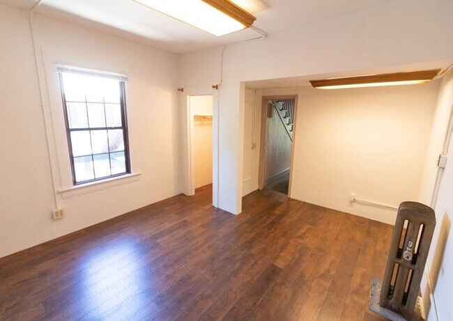 Interior Photo - 30 W 10th St