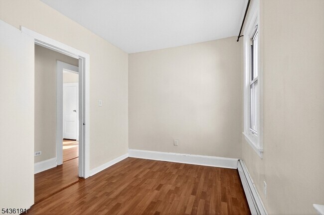 Building Photo - 49 Welland Ave
