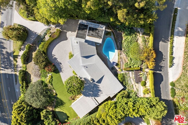 Building Photo - 11215 Sunset Blvd