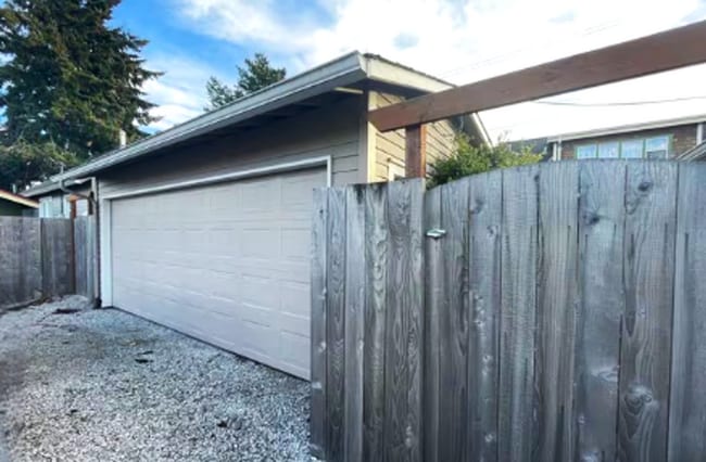 Building Photo - 3-Bed, 2 Bath Home in Columbia Neighborhood!