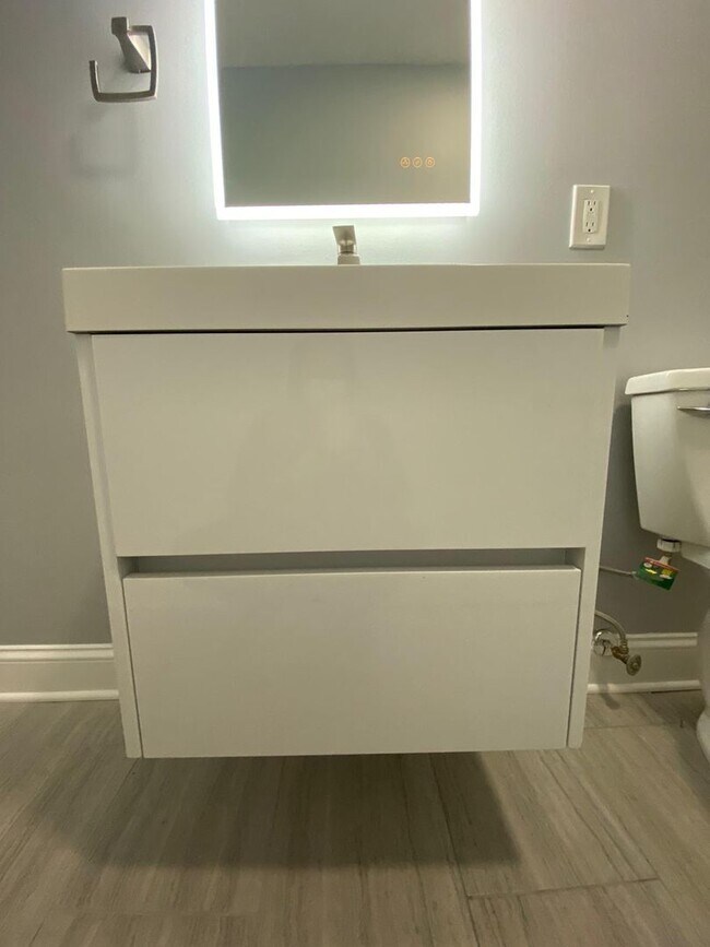 Building Photo - 378 Orchard St