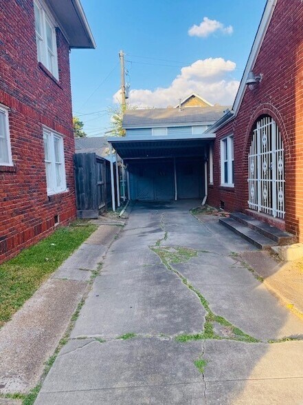 Building Photo - 4625 Bell St