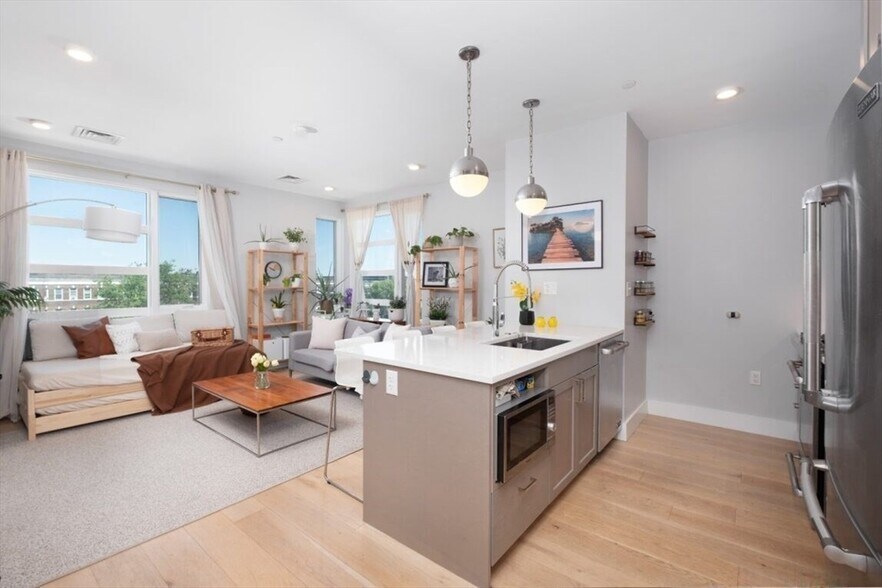 Building Photo - 1691 Commonwealth Ave