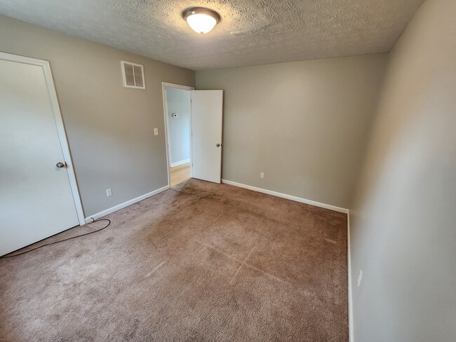 Building Photo - 203 1/2 Dove Dr