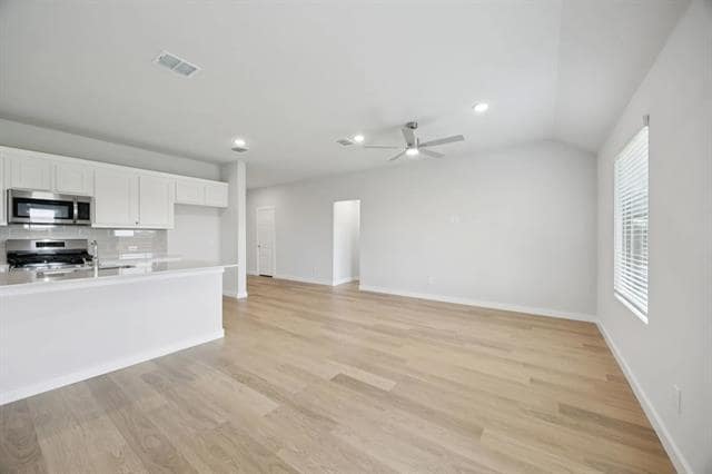 Building Photo - 737 Poppy Ln