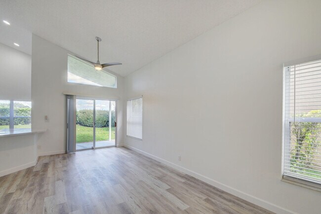 Building Photo - 7390 Ashley Shores Cir