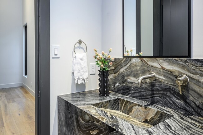 Building Photo - 5023 Lilac Ln