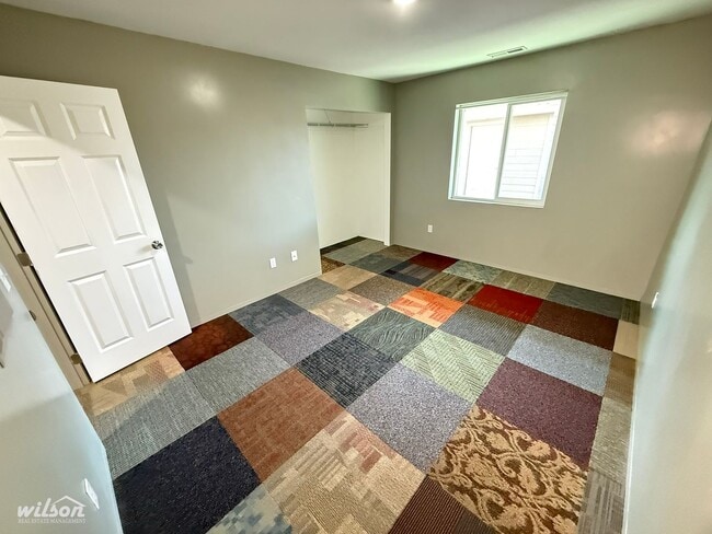 Building Photo - 1401 S 4th Ave