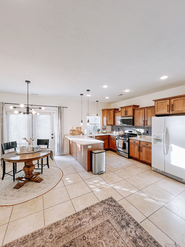 Building Photo - 3784 W Periwinkle Dr