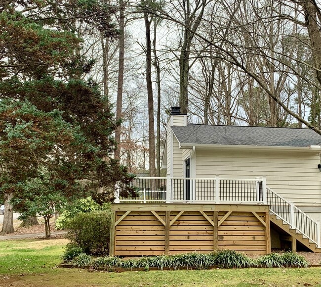 Building Photo - 807 Castalia Dr