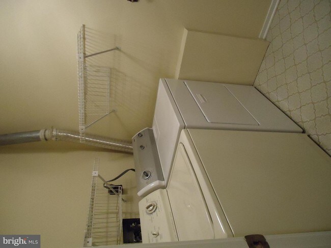 Building Photo - 8727 Litwalton Ct