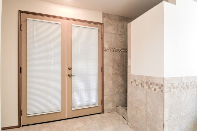 Building Photo - Rent 3 bed property for $2750 per month