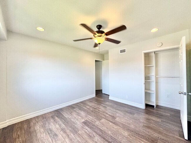 Building Photo - 1530 Rogue St
