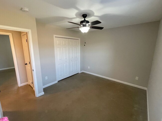 Building Photo - Fantastic 2 bedroom, 1 bath duplex availab...