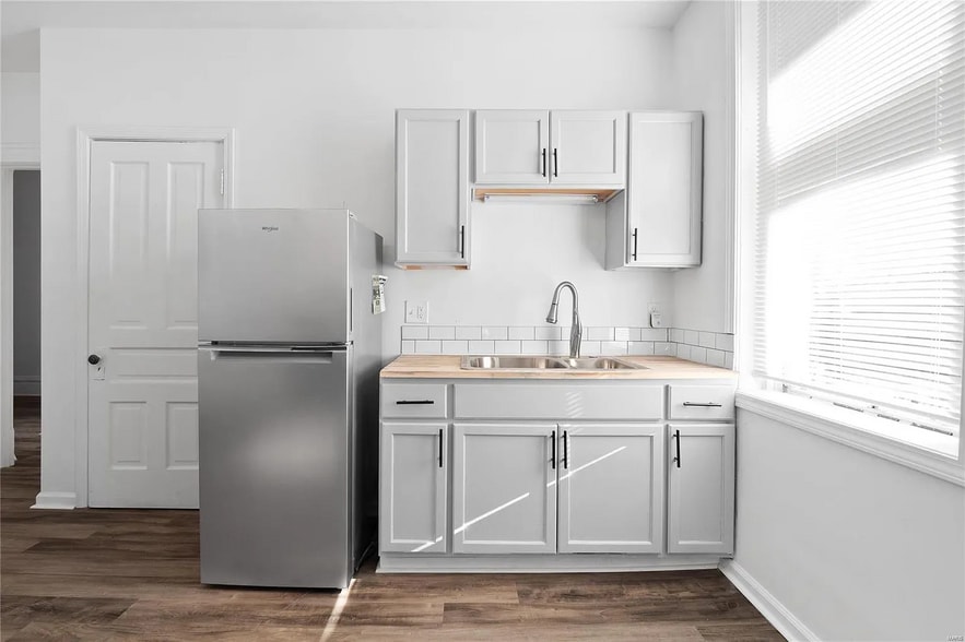 Building Photo - 3452 Alberta St