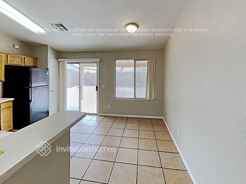 Building Photo - 965 W 15th Ave