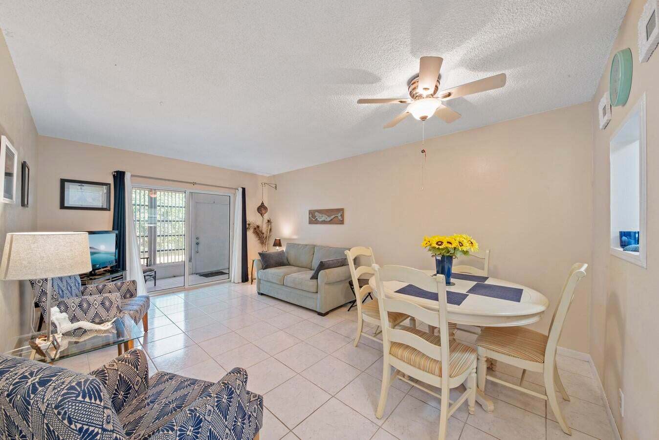 Building Photo - 1111 Lake Ter