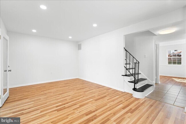 Building Photo - 239 Nottoway St SE