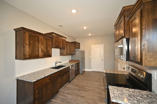 Building Photo - Nice 3 Bedroom, 2.5 bath with 2 car garage...