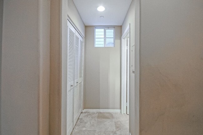Building Photo - BEAUTIFUL, BRIGHT & AIRY, 3BR2.5BA TOWNHOME ON THE WESTERN-MOST CORNER/END OF THE EXCLUSIVE 1800 ...