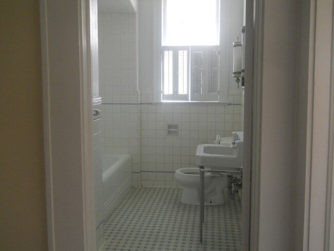 Building Photo - Great home near VSU!